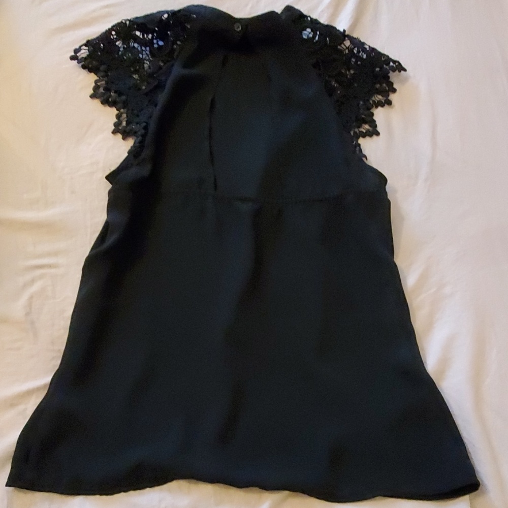 Lace sleeve shirt with back cut out